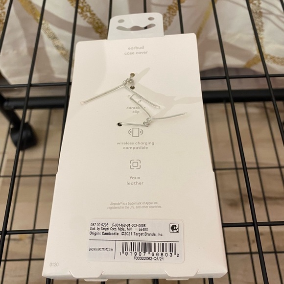 NIB heyday Earbud AirPod Case Covers - Picture 3 of 3